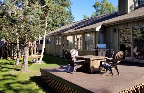 Scenic Foothills House | Chugach Foothills Chalet - a charming, quiet east Anchorage retreat!
