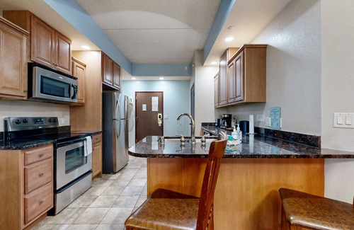Wisconsin Dells Condo | Chula Vista condo with jetted tub, on-site golf, & fireplace - great location