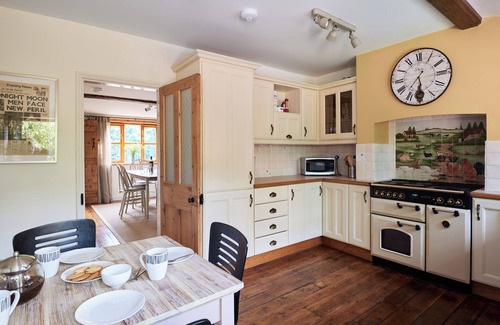 Walpole Cottage | CHURCH COTTAGE, pet friendly, with open fire in Halesworth