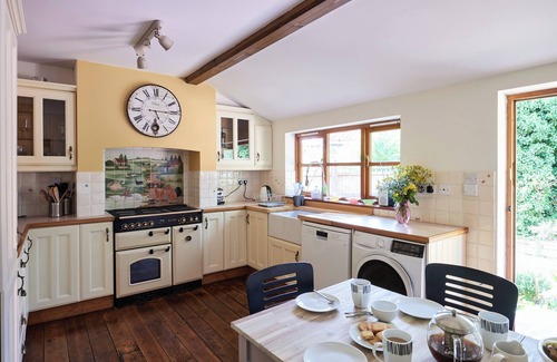 Walpole Cottage | CHURCH COTTAGE, pet friendly, with open fire in Halesworth