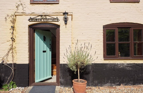 Walpole Cottage | CHURCH COTTAGE, pet friendly, with open fire in Halesworth
