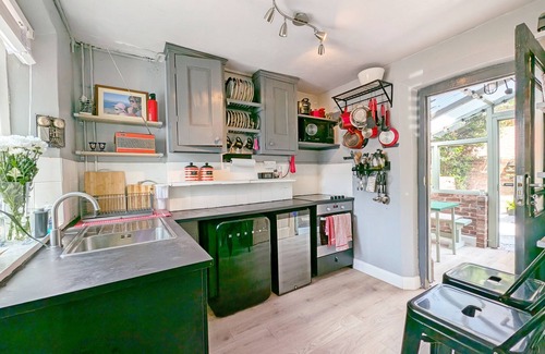 Emsworth Cottage | Church Path - a town house that sleeps 6 guests in 2 bedrooms plus sofa bed