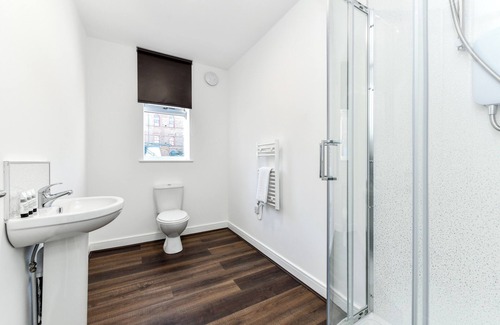 Nottingham Apartment | Church Street Flat 11: Minimalist Studio in Basford