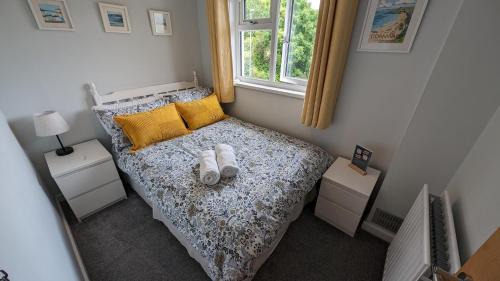 St. Blazey House | Chy Lowen Private rooms with kitchen, dining room and garden access close to Eden Project & beaches