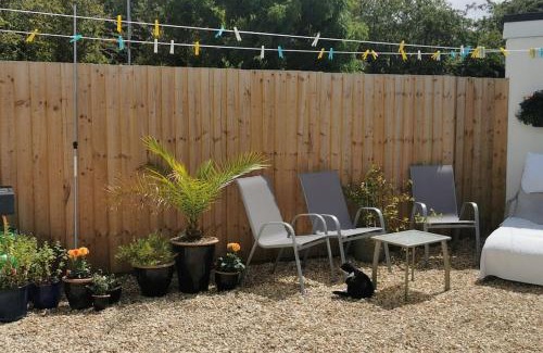 St. Blazey House | Chy Lowen Private rooms with kitchen, dining room and garden access close to Eden Project & beaches