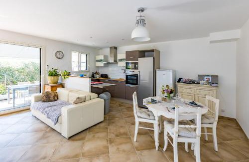 Cers House | Cibelle - Charmante maison avec terrasse