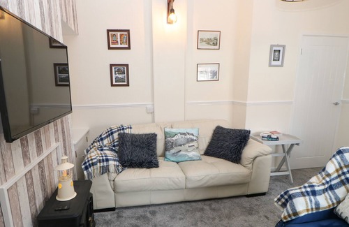 Seaton Sluice Apartment | CICELY'S PLACE, pet friendly, country holiday cottage in Newcastle