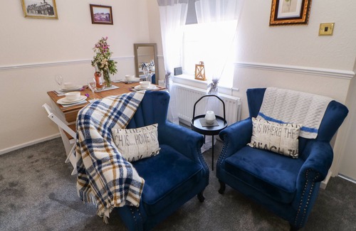 Seaton Sluice Apartment | CICELY'S PLACE, pet friendly, country holiday cottage in Newcastle