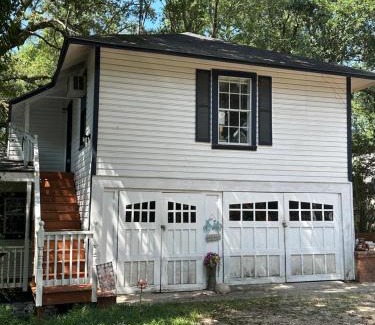 Laurel House | Cici's Guest House