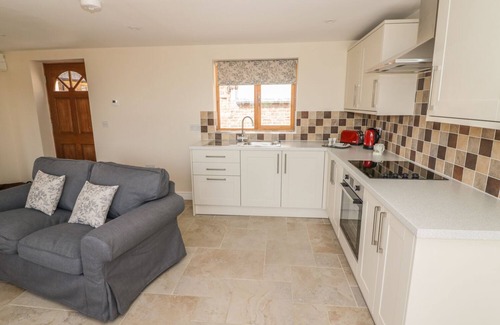Stratford-upon-Avon Cottage | CIDER COTTAGE, romantic, with a garden in Clifford Chambers