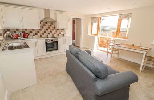 Stratford-upon-Avon Cottage | CIDER COTTAGE, romantic, with a garden in Clifford Chambers