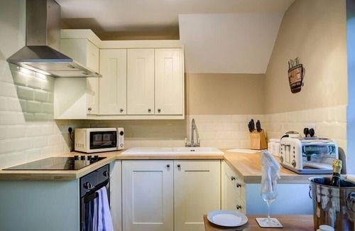 Burford Cottage | CIDER PRESS, romantic, character holiday cottage in Burford