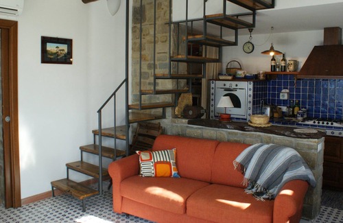 Castellabate Cottage | CILENTO PANORAMIC STONEHOUSE ON THE SEA