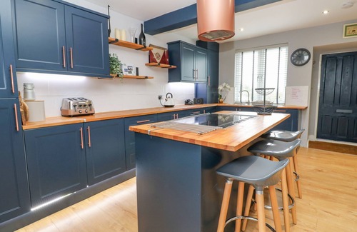Illogan Cottage | CINDERS LOFT, pet friendly, with a garden in Illogan