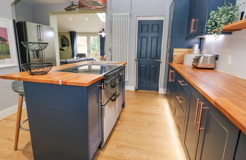 Illogan Cottage | CINDERS LOFT, pet friendly, with a garden in Illogan