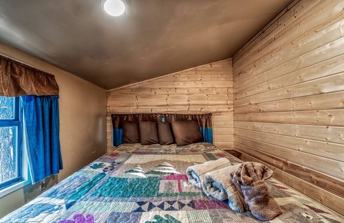 Ruidoso Cabin | Circle Bar: Cute, Rustic 2 bedroom 2 bath cabin with a hot tub in the Upper Canyon!
