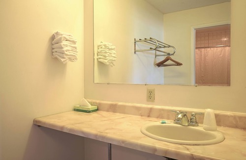 North Lake George Hotel | Circle Court Motel