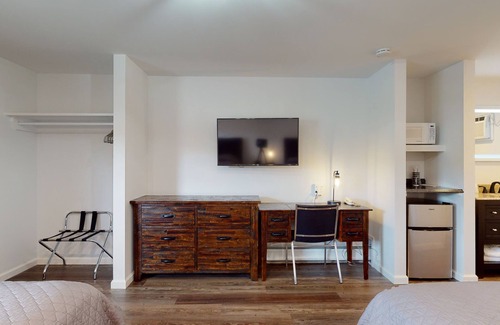 North Lake George Hotel | Circle Court Motel