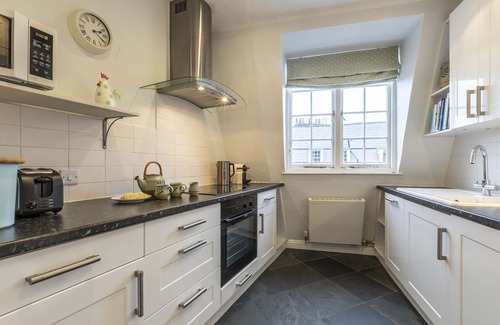 Upper Town Apartment | Circus Heights - top floor Georgian elegance