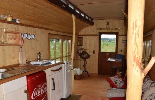 Waldbeuren Apartment | Circus wagon "Villa Abendrot" 1 living room/bedroom, max. 2 adults + 1 child