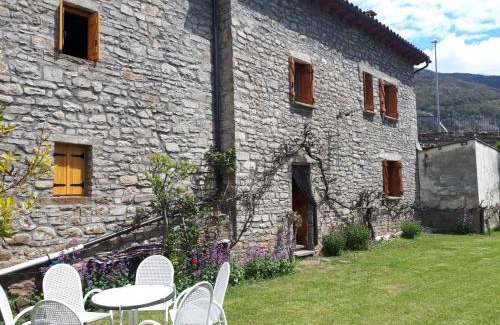 Biescas House | Cirjuana, casa en el centro con agradable jardín y barbacoa BY PIRINEOS 360