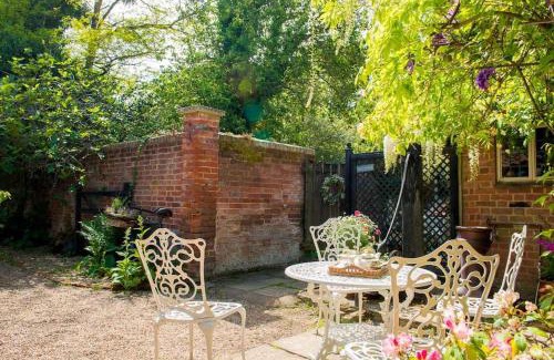 Saxmundham House | Cissys Cottage in a Nature Reserve, 7 minutes from Aldeburgh seafront