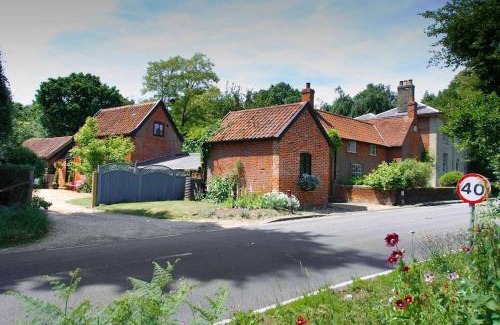 Saxmundham House | Cissys Cottage in a Nature Reserve, 7 minutes from Aldeburgh seafront