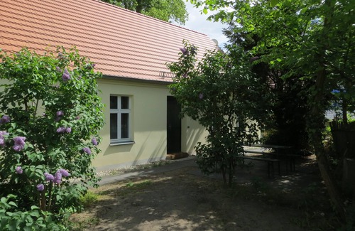Schmoeckwitz Apartment | City and countryside, fully equipped apartment in the fisherman's house on the lake for 2