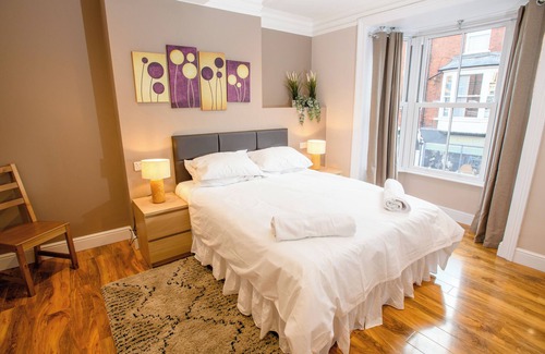 Lincoln House | City center 1 bed en-suite room. king sized bed, free WIfI Toiletries smart tv