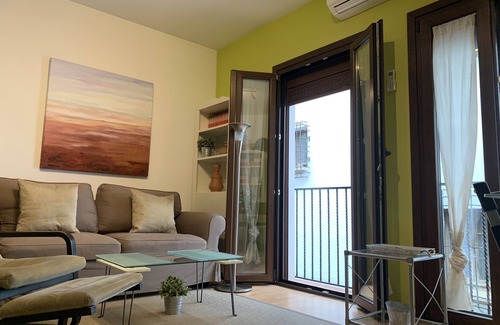 Cordoba Old City Apartment | City Center: Apartment in typical Cordovan House,200m Mosque, Balcony, Wif, PK