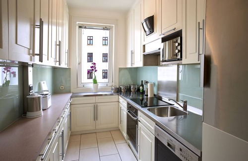 Wieden Apartment | CITY CENTER SUITE OPERASTREET "the desert"