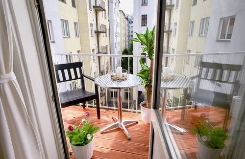 Wieden Apartment | CITY CENTER SUITE OPERASTREET "the desert"