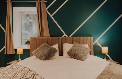 Nottingham City Centre Apartment | City Central - Sleeps 5 -Stylish 3 Beds - Parking - Fast WiFi