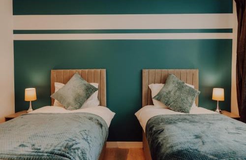 Nottingham City Centre Apartment | City Central - Sleeps 5 -Stylish 3 Beds - Parking - Fast WiFi