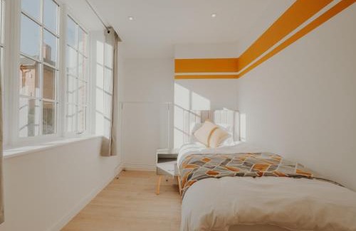 Nottingham City Centre Apartment | City Central - Sleeps 5 -Stylish 3 Beds - Parking - Fast WiFi