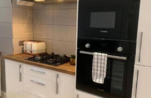 Hull Old Town Apartment | City Centre Luxury Triplex Apartment Sleeps 6