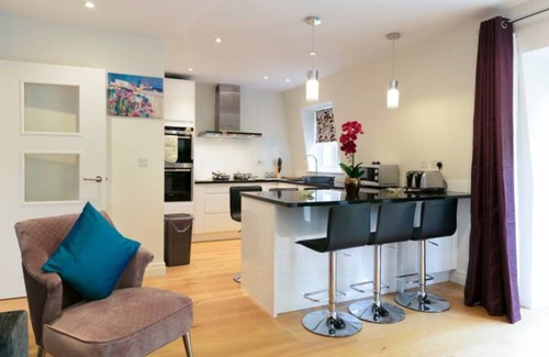 Cambridge City Centre Apartment | City Centre Penthouse 5 mins walk to Colleges with Terrace & Sleep 6