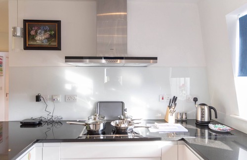 Cambridge City Centre Apartment | City Centre Penthouse with Balcony 5 mins walk to Colleges and Sleeps 6