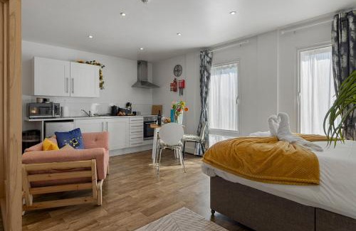 Exeter Apartment | City Centre Studio Apartments - Ashton Apartment - Short Stays UK Ltd