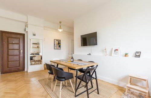 Cluj-Napoca Apartment | City Chic 3 Bedroom Apartment