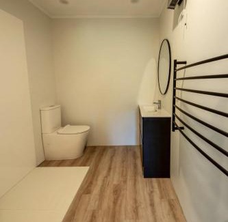 Nelson House | City Convenience & Rural Views in Nelson City
