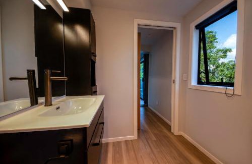 Nelson House | City Convenience & Rural Views in Nelson City