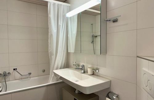 Breitenrain-Lorraine Apartment | City Cosy - 2 Bedroom & Free Parking - Bern