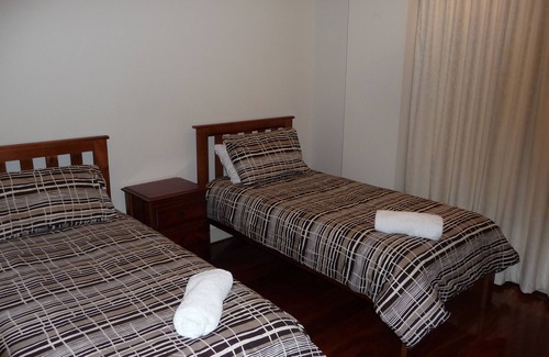 Adelaide Central Business District Hotel | City Escape 3BD in Adelaides East End 6