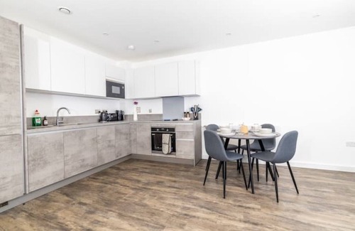 Wall End Apartment | City Escape - Unwind in Style