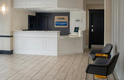 Read Boulevard East Hotel | City Express by Marriott New Orleans 1-10