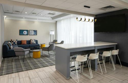 Read Boulevard East Hotel | City Express by Marriott New Orleans 1-10