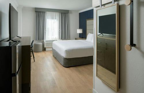 Read Boulevard East Hotel | City Express by Marriott New Orleans 1-10