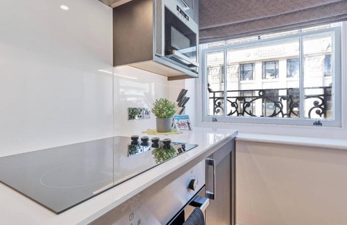 Brighton City Centre Apartment | City Heights | One Bedroom modern apt | 100 metres from seafront