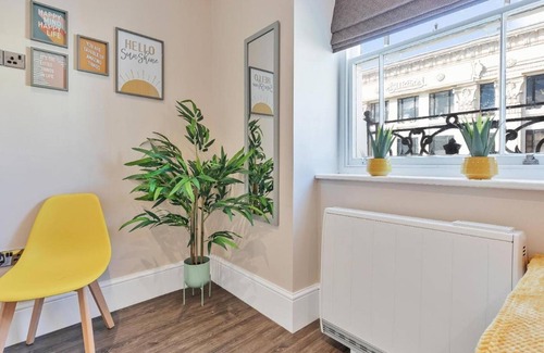 Brighton City Centre Apartment | City Heights | One Bedroom modern apt | 100 metres from seafront